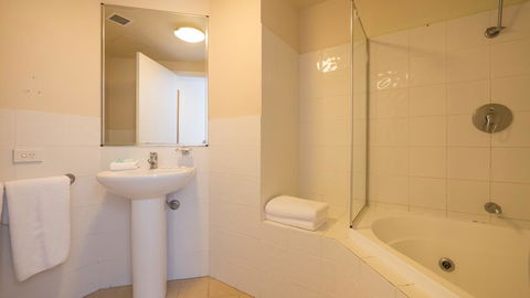 Broadbeach Savannah Resort - Accommodation Directory 23