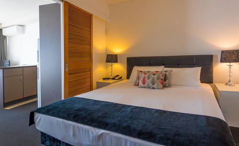 Broadbeach Savannah Resort - Accommodation Directory 24