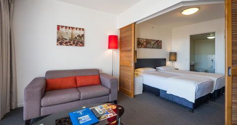 Broadbeach Savannah Resort - Accommodation Directory 6
