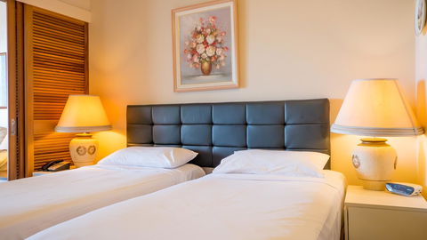 Broadbeach Savannah Resort - Accommodation Directory 44