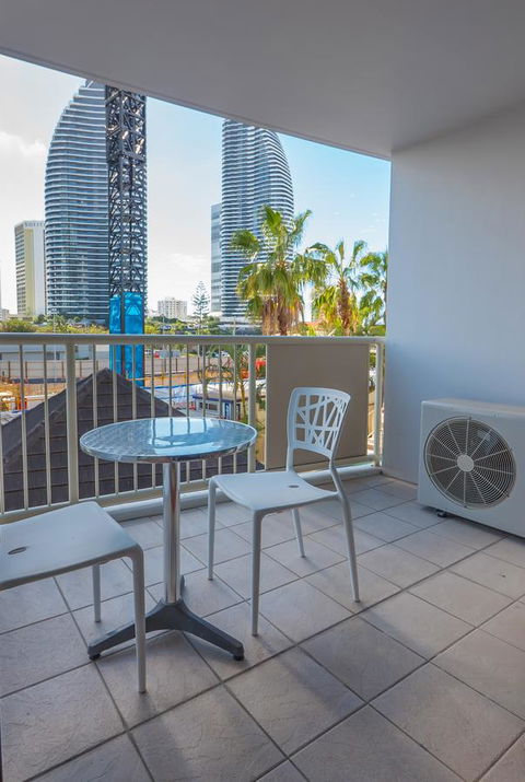 Broadbeach Savannah Resort - Accommodation Directory 27