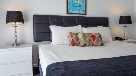 Broadbeach Savannah Resort - Accommodation Directory 14