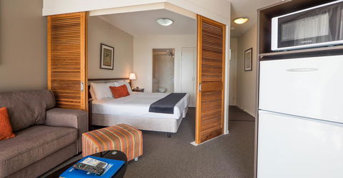 Broadbeach Savannah Resort - Accommodation Directory 32
