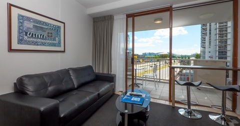 Broadbeach Savannah Resort - Accommodation Directory 37