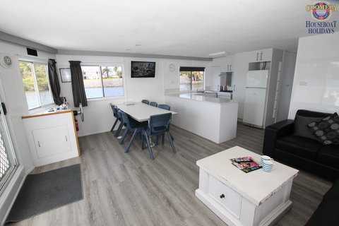 Coomera Houseboats - Accommodation Directory 8