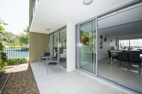 Blue On Blue Apartment 914 - Accommodation Directory 2