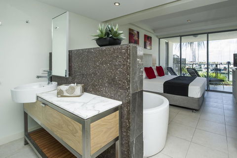 Blue On Blue Apartment 914 - Accommodation Directory 3