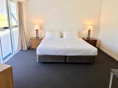 CHA Private Apts Diamond Beach - Accommodation Directory 6