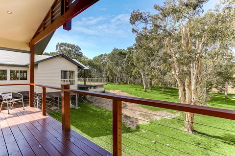 Carter Retreat - Accommodation Directory 6