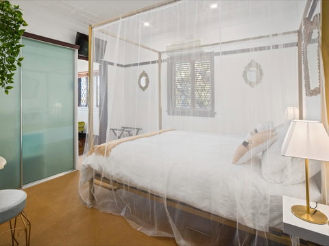 Anville Court - Accommodation Directory 9