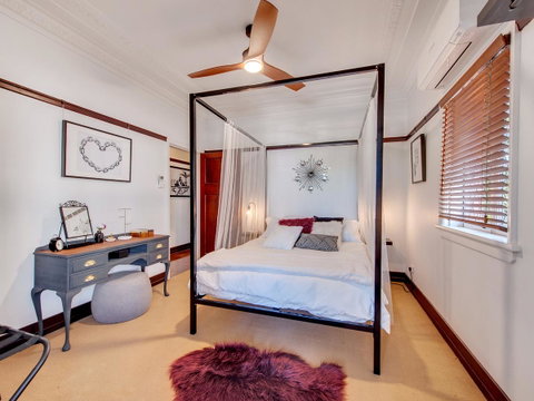 Anville Court - Accommodation Directory 8