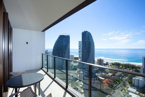High Floor Ocean View Suites Broadbeach - Accommodation Directory 3