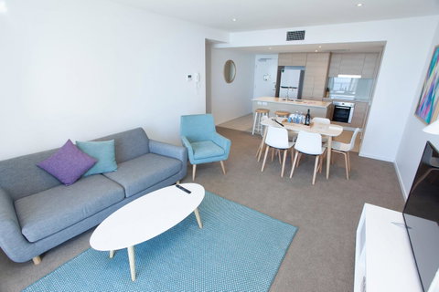 High Floor Ocean View Suites Broadbeach - Accommodation Directory 4
