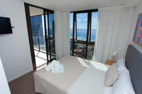 High Floor Ocean View Suites Broadbeach - Accommodation Directory 13