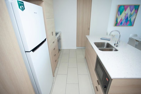 High Floor Ocean View Suites Broadbeach - Accommodation Directory 10