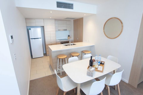 High Floor Ocean View Suites Broadbeach - Accommodation Directory 9