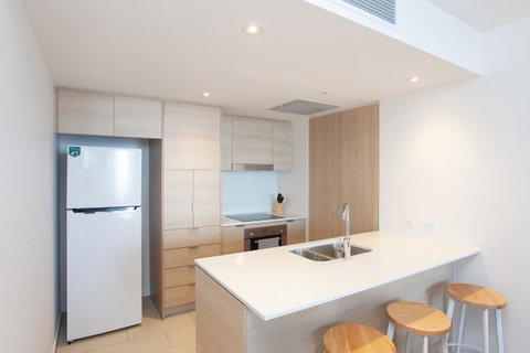 High Floor Ocean View Suites Broadbeach - Accommodation Directory 24