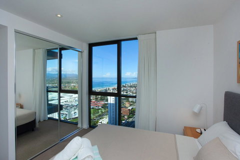 High Floor Ocean View Suites Broadbeach - Accommodation Directory 12