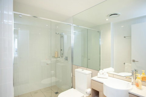 High Floor Ocean View Suites Broadbeach - Accommodation Directory 5