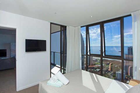 High Floor Ocean View Suites Broadbeach - Accommodation Directory 11