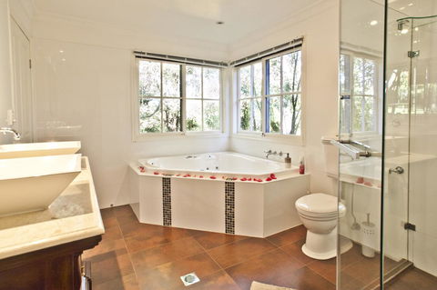Curtis Falls Cottage - Accommodation Directory 5