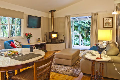Curtis Falls Cottage - Accommodation Directory 13