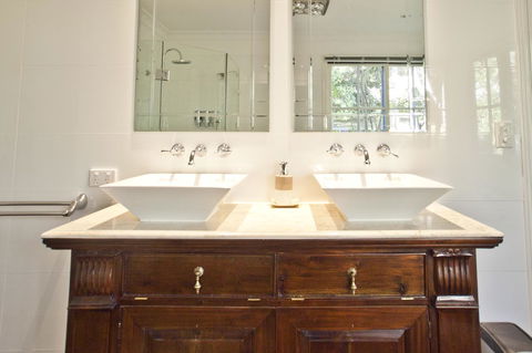 Curtis Falls Cottage - Accommodation Directory 2