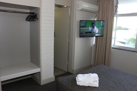 Brighton Hotel - Accommodation Directory 9