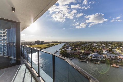 Waterview 3BR Modern Apartment Near Harbour Town - Waterpoint - Accommodation Directory 3