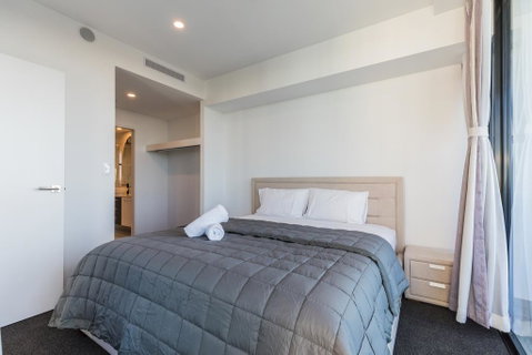 Waterview 3BR Modern Apartment Near Harbour Town - Waterpoint - Accommodation Directory 1