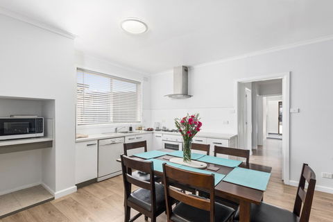 Wattle Grove Villa - Accommodation Directory 0