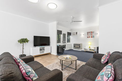Wattle Grove Villa - Accommodation Directory 3