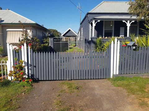 Welcome Stranger Cottage - Accommodation Directory 1