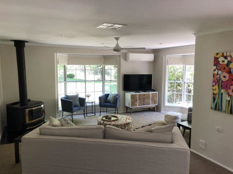 Westwood Lodge Apartments - Accommodation Directory 1