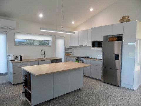 WHITE SHELLS HOLIDAY RENTAL - Accommodation Directory 2