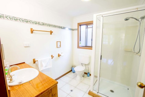 Wisteria Cottage - Accommodation Directory 3