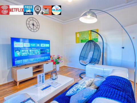 Wollongong Station Holiday House With Wi-Fi,75 Inch TV, Netflix,Parking,Beach - Accommodation Directory 0