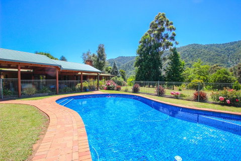 Wombat Hollow - Accommodation Directory 1