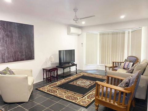 Woorim Secluded Palms Cottage - Accommodation Directory 2