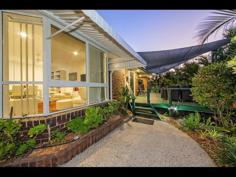 Woorim Secluded Palms Cottage - Accommodation Directory 1