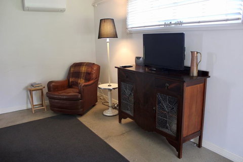 Wormwood Studio - Accommodation Directory 2