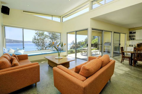 YALLUMBEE - Accommodation Directory 2