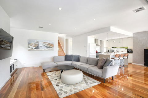 Xus Residence - Accommodation Directory 2