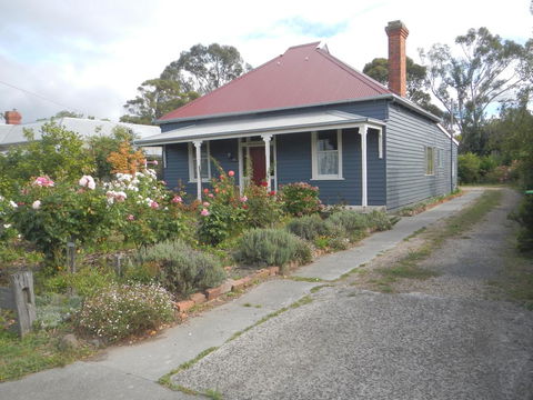 Yarram Cottage: Art And Accommodation - Accommodation Directory 1