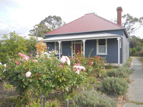 Yarram Cottage: Art And Accommodation - Accommodation Directory 0