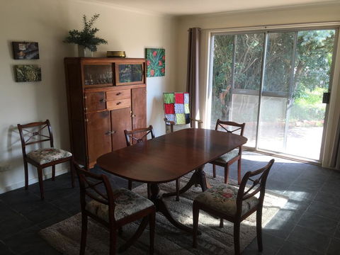 Yarram Cottage: Art And Accommodation - Accommodation Directory 3