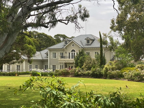 Yatahlia Manor Luxury Homestay - Accommodation Directory 0