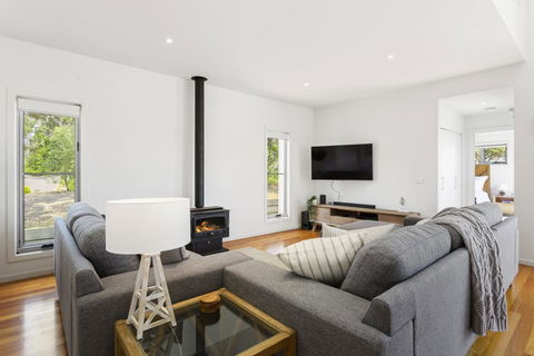 YOU, ME AND THE SEA - BLAIRGOWRIE - Accommodation Directory 1