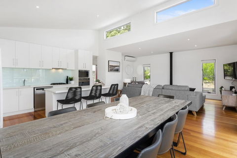 YOU, ME AND THE SEA - BLAIRGOWRIE - Accommodation Directory 0