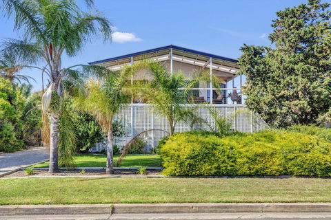 Zephyr Shores - Accommodation Directory 2